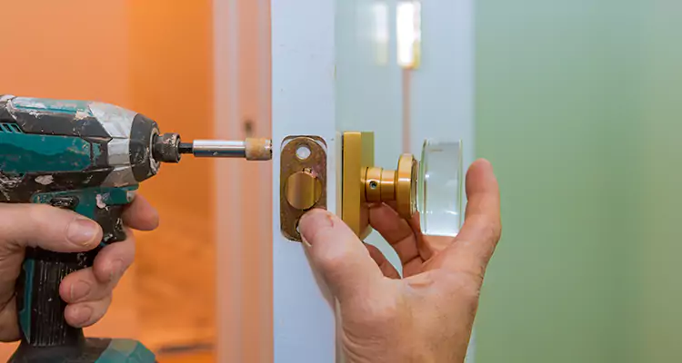 Broken Door Knob Fix in Pleasant Hill, CA